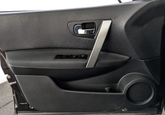 Подержанный автомобиль Nissan Qashqai 2012 года (19 фото)