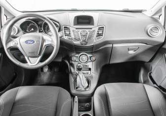 Подержанный автомобиль Ford Fiesta Sedan 2016 года (9 фото)