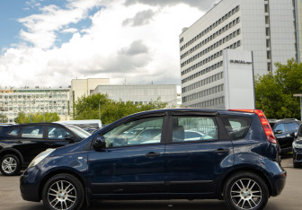 Подержанный автомобиль Nissan Note 2007 года (6 фото)