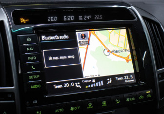 Подержанный автомобиль Toyota Land Cruiser Suv 2013 года (19 фото)