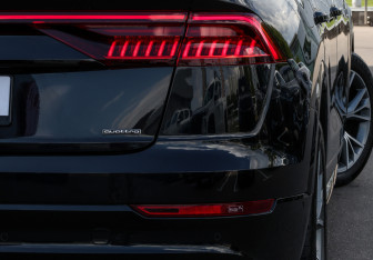 Подержанный автомобиль Audi Q8 2019 года (28 фото)