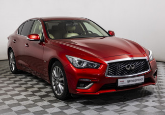 Подержанный автомобиль Infiniti Q50 2017 года (3 фото)