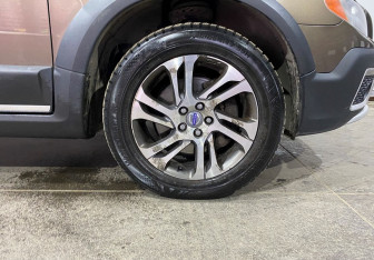 Подержанный автомобиль Volvo XC70 2012 года (19 фото)