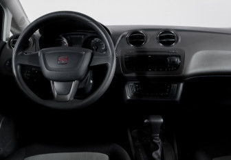 Подержанный автомобиль SEAT Ibiza Hatchback 2012 года (12 фото)