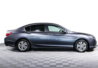 Подержанный автомобиль Honda Accord Sedan 2013 года (4 фото)