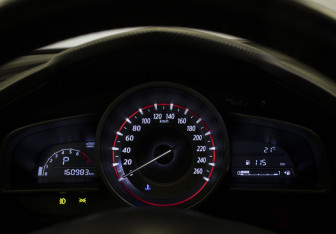 Подержанный автомобиль Mazda 3 Hatchback 2013 года (11 фото)