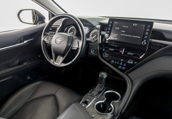 Подержанный автомобиль Toyota Camry Sedan 2021 года (30 фото)