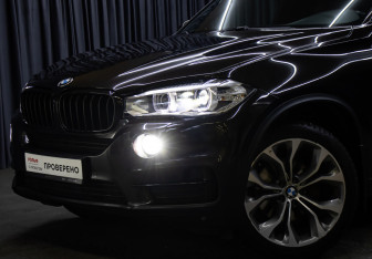 Подержанный автомобиль BMW X5 2014 года (23 фото)