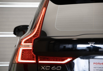 Подержанный автомобиль Volvo XC60 2019 года (36 фото)