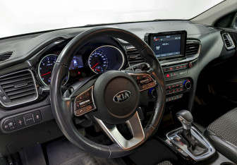 Подержанный автомобиль Kia Ceed Hatchback 2018 года (13 фото)