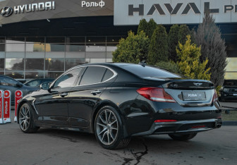 Подержанный автомобиль Genesis G70 2018 года (5 фото)