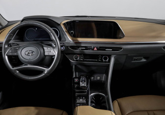 Подержанный автомобиль Hyundai Sonata 2021 года (12 фото)