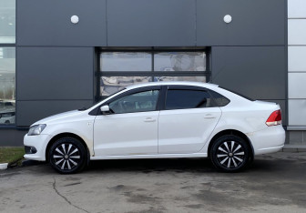 Подержанный автомобиль Volkswagen Polo Sedan 2012 года (8 фото)