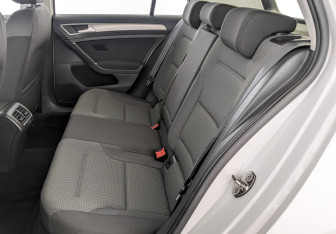 Подержанный автомобиль Volkswagen Golf Hatchback 2014 года (12 фото)