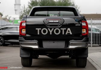 Новый Toyota Hilux 2025 (6 фото)