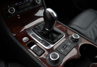 Подержанный автомобиль Volkswagen Touareg 2013 года (18 фото)
