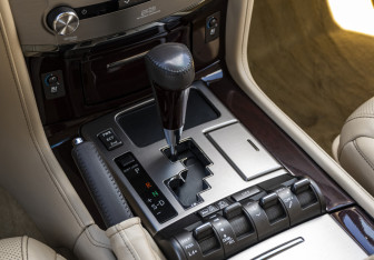 Подержанный автомобиль Lexus LX 2012 года (20 фото)