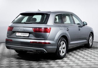 Подержанный автомобиль Audi Q7 2015 года (5 фото)