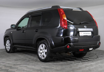 Подержанный автомобиль Nissan X-Trail 2008 года (4 фото)