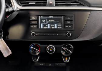 Подержанный автомобиль Kia Rio Hatchback 2021 года (15 фото)