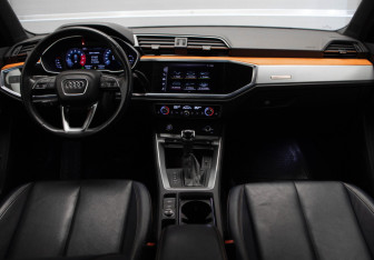 Подержанный автомобиль Audi Q3 2019 года (8 фото)
