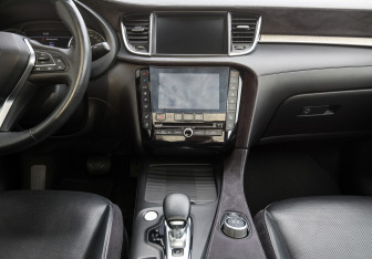 Подержанный автомобиль Infiniti QX50 2018 года (14 фото)