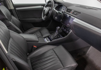 Подержанный автомобиль Skoda Superb Liftback 2017 года (9 фото)