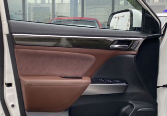 Подержанный автомобиль GAC GS8 2021 года (20 фото)