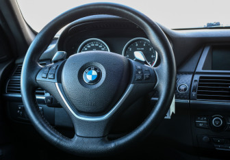 Подержанный автомобиль BMW X6 2010 года (17 фото)