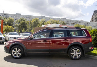 Подержанный автомобиль Volvo XC70 2010 года (8 фото)