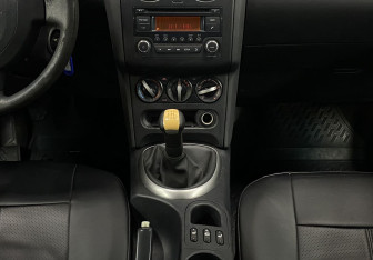 Подержанный автомобиль Nissan Qashqai 2012 года (12 фото)