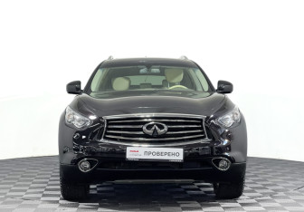Подержанный автомобиль Infiniti QX70 2014 года (2 фото)