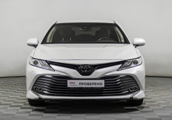 Подержанный автомобиль Toyota Camry Sedan 2018 года (2 фото)