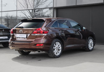 Подержанный автомобиль Toyota Venza 2013 года (4 фото)