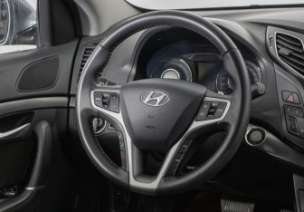 Подержанный автомобиль Hyundai i40 Sedan 2014 года (15 фото)