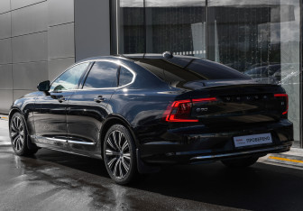Подержанный автомобиль Volvo S90 2021 года (7 фото)