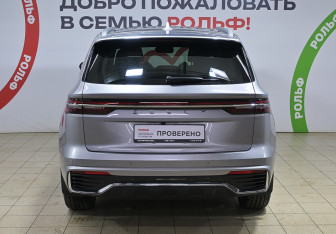 Подержанный автомобиль Geely Monjaro 2024 года (5 фото)