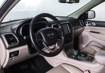 Подержанный автомобиль Jeep Grand Cherokee 2013 года (15 фото)