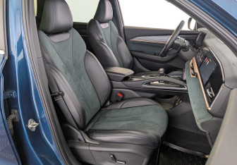 Подержанный автомобиль Geely Monjaro 2023 года (25 фото)