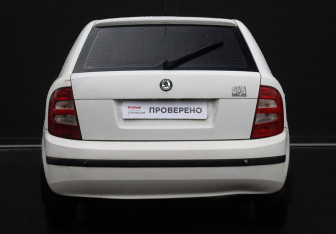 Подержанный автомобиль Skoda Fabia Hatchback 2001 года (6 фото)