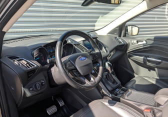 Подержанный автомобиль Ford Kuga 2017 года (16 фото)