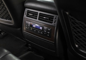 Подержанный автомобиль Toyota Land Cruiser Suv 2015 года (19 фото)