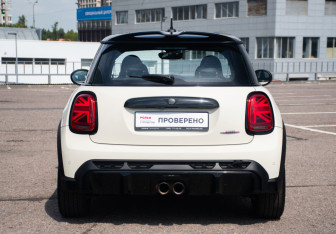 Подержанный автомобиль MINI Hatch 2021 года (6 фото)