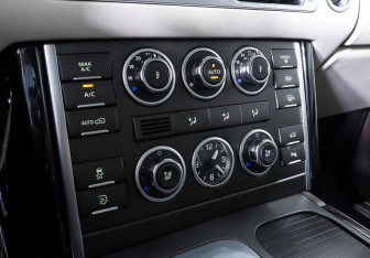 Подержанный автомобиль Land Rover Range Rover 2012 года (23 фото)