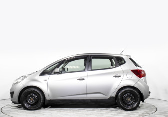 Подержанный автомобиль Kia Venga 2013 года (8 фото)