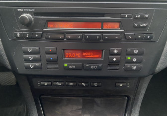 Подержанный автомобиль BMW X3 2008 года (14 фото)