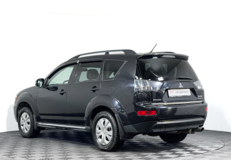 Подержанный автомобиль Mitsubishi Outlander 2011 года (7 фото)