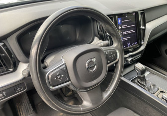 Подержанный автомобиль Volvo XC60 2021 года (10 фото)