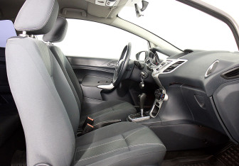 Подержанный автомобиль Ford Fiesta Hatchback 2012 года (9 фото)