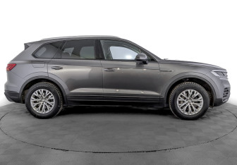 Подержанный автомобиль Volkswagen Touareg 2019 года (4 фото)